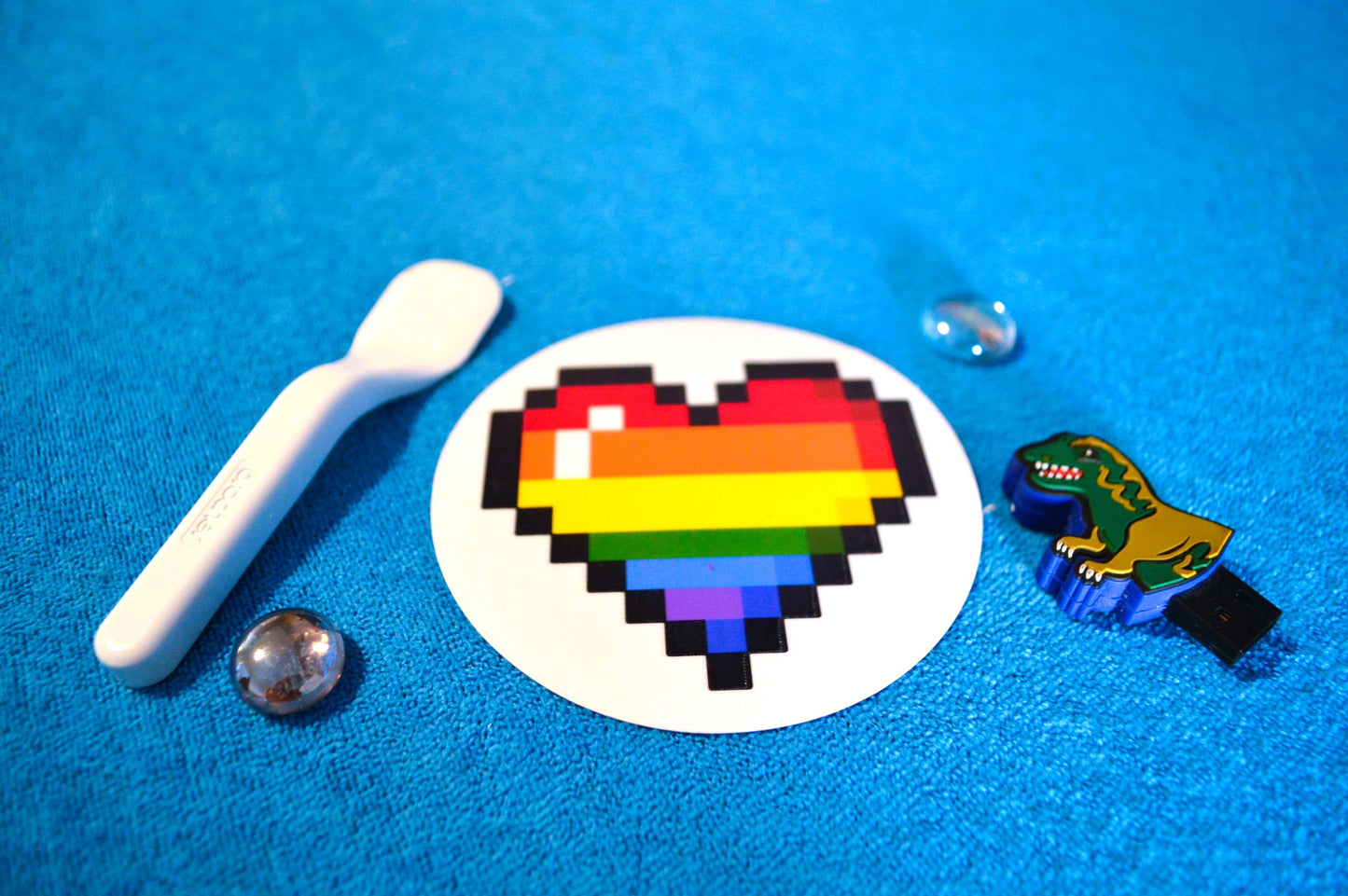 Stickers Pixel Art "HEARTS"- L (8x8cm) / Arc en ciel